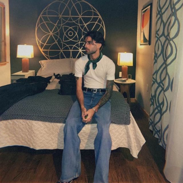 Sigue de cerca la música de Erick Brian
